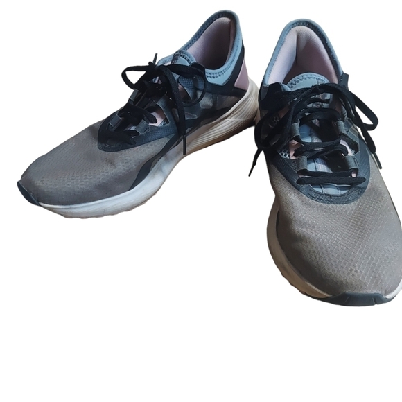 11 Reebok Fuelfoam pink and black sneakers - Picture 8 of 11